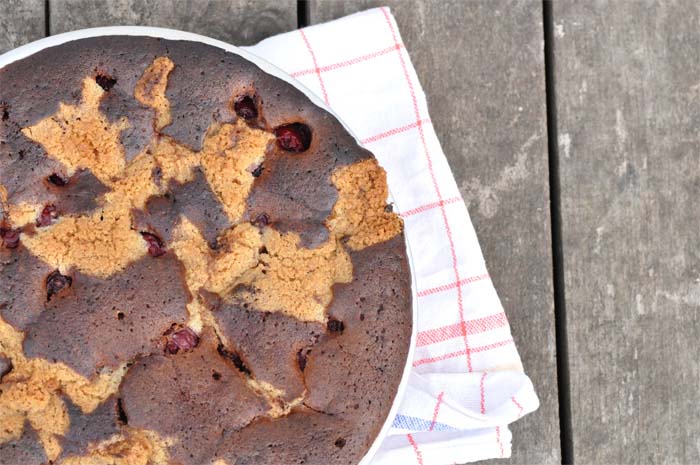 double chocolate cake with sour cherries // doppelter schokoladenkuchen ...